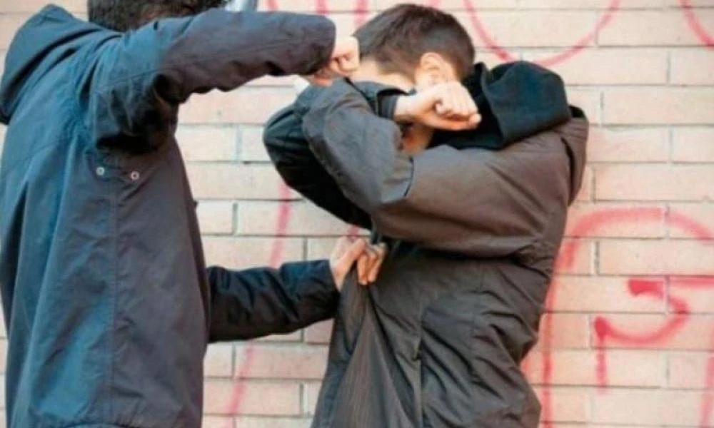 Πάτρα: Ανήλικοι έπαιξαν ξύλο στο προαύλιο του σχολείου-Αιμόφυρτος στο Καραμανδάνειο Παίδων ένας13χρονος